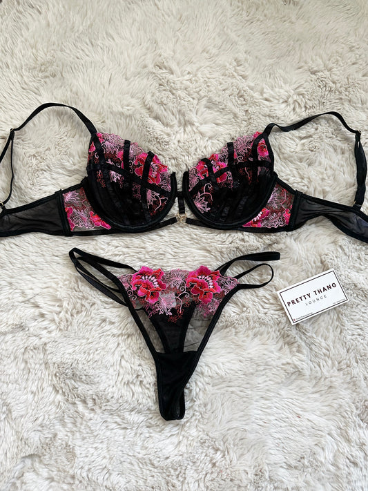 Flower Bomb lingerie set